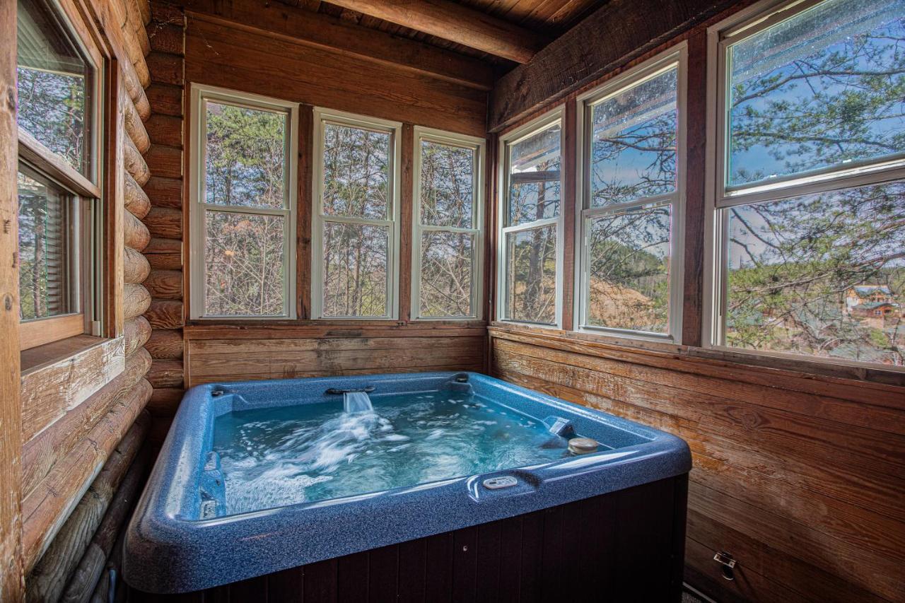 Great Wolf Cabin In Pigeon Forge! Villa Dış mekan fotoğraf